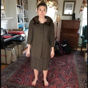 Vintage’50s Women’s suit with mink collar. Size 12
